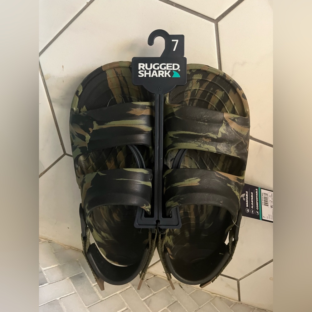 Rugged Shark Camouflage Sandals - Picture 6 of 7